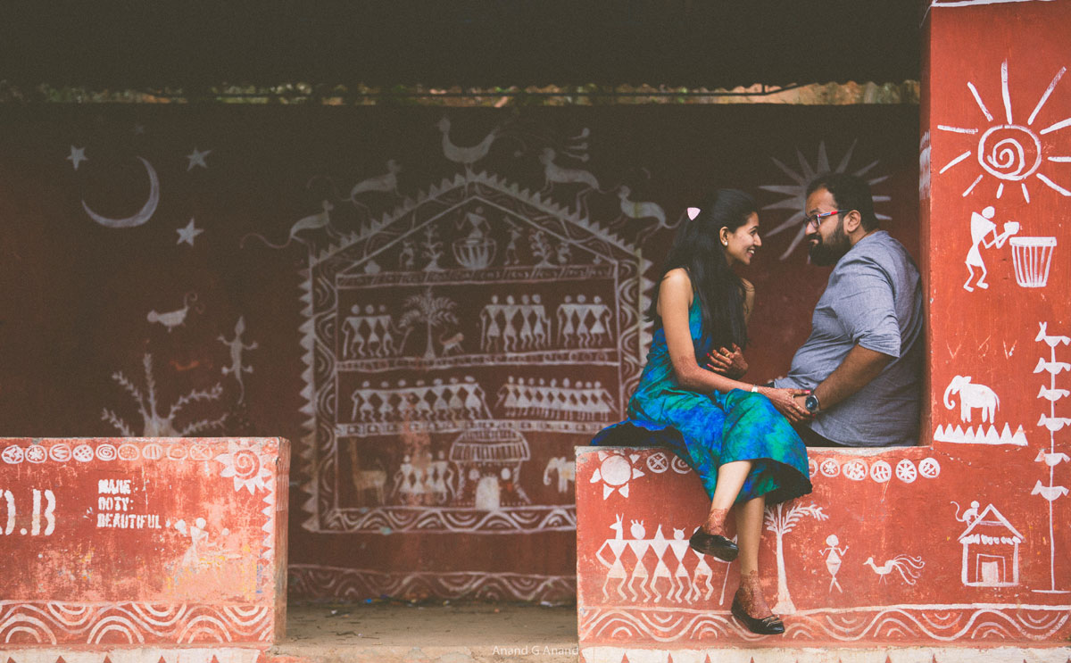 Couples pre-wedding photoshoot at the warli painting background